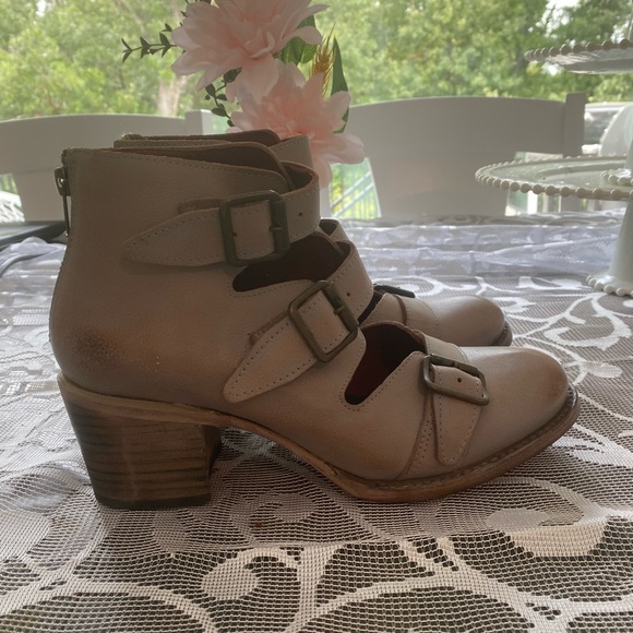 RARE Freebird Charlotte Size 9 - Picture 2 of 4